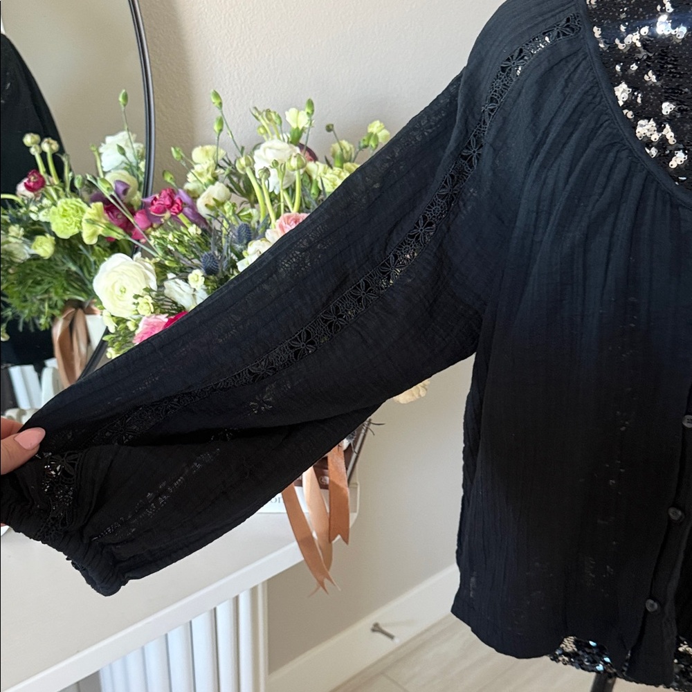 Universal Thread Black Button-Up Blouse NWT - image 2